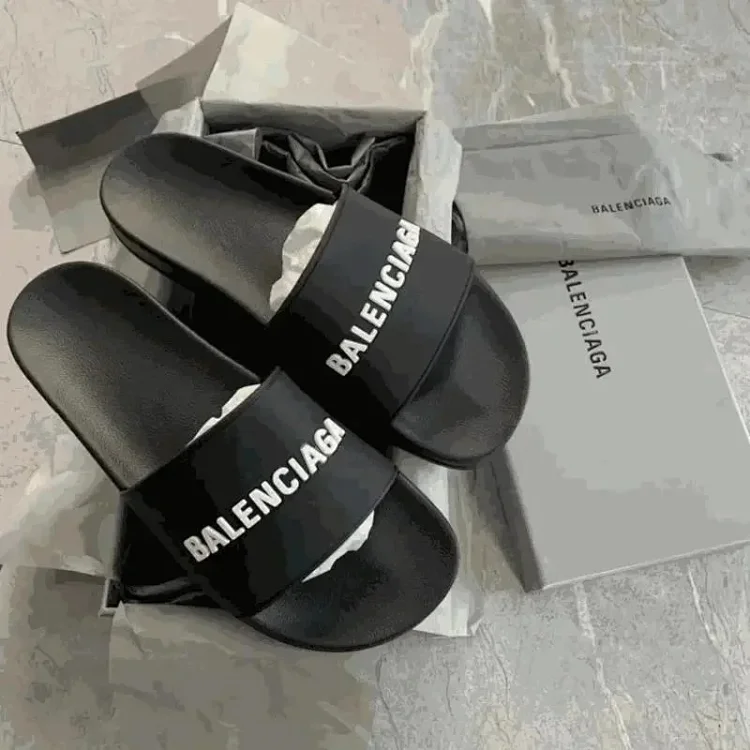  Burberry Slippers