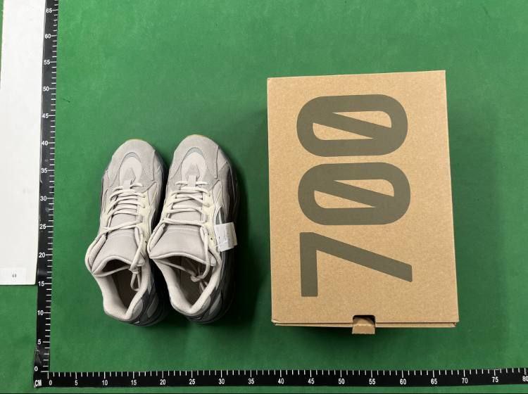 ADIDAS YEEZY 700 -3