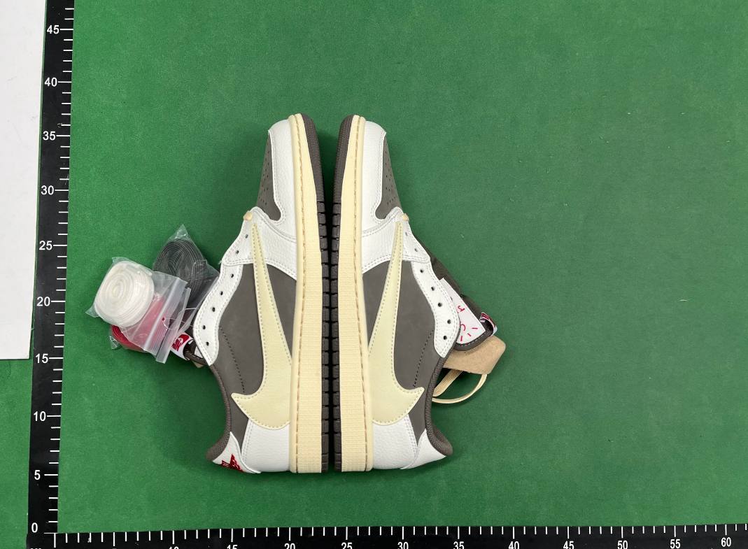 JORDAN  1   TRAVIS   SCOTT -5