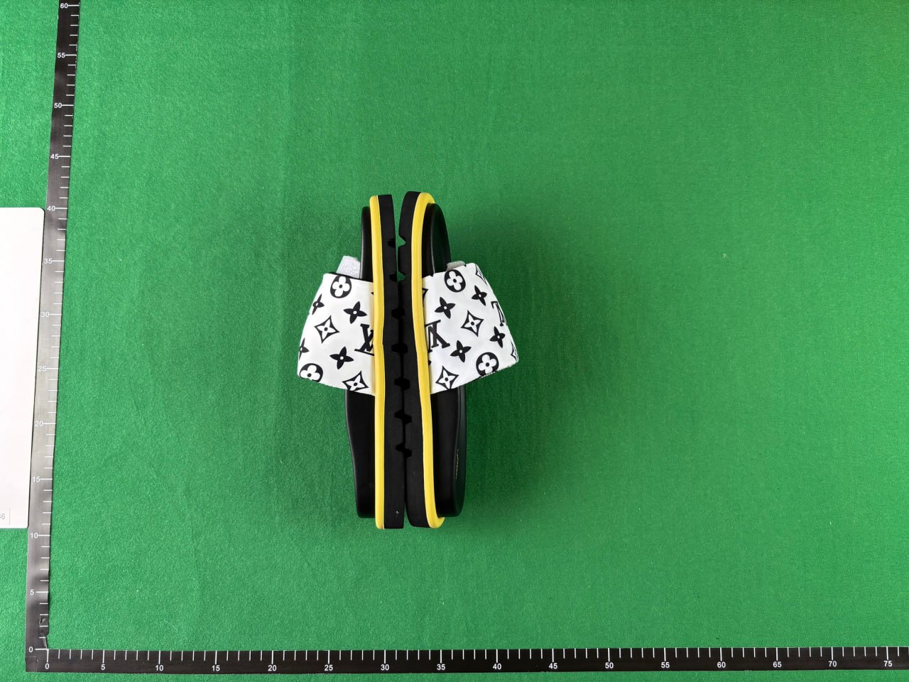  Louis Vuitton Slippers -2