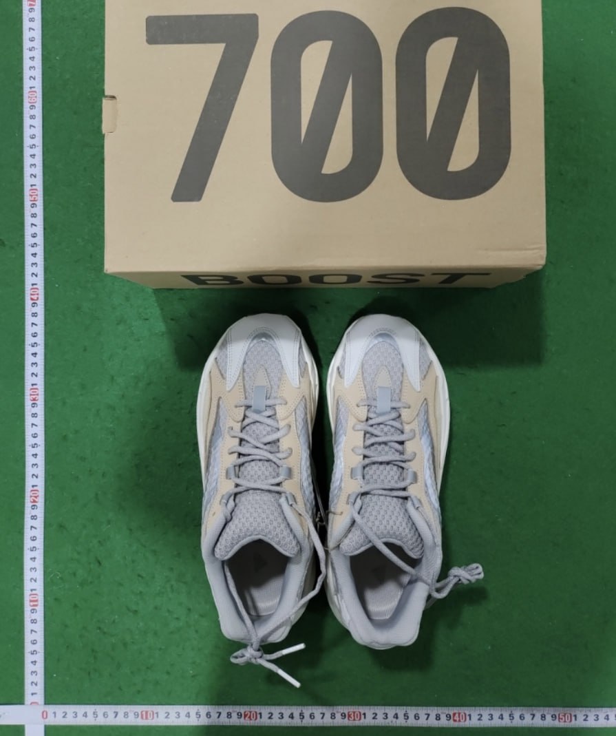 Yeezy Boost 700  -3