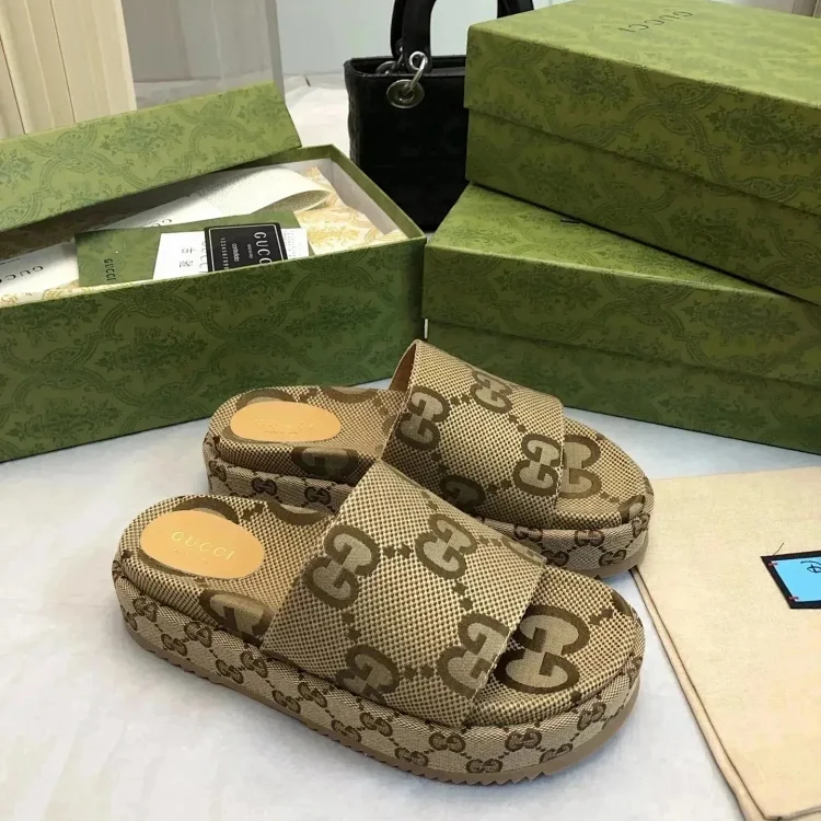 GUCCI slippers