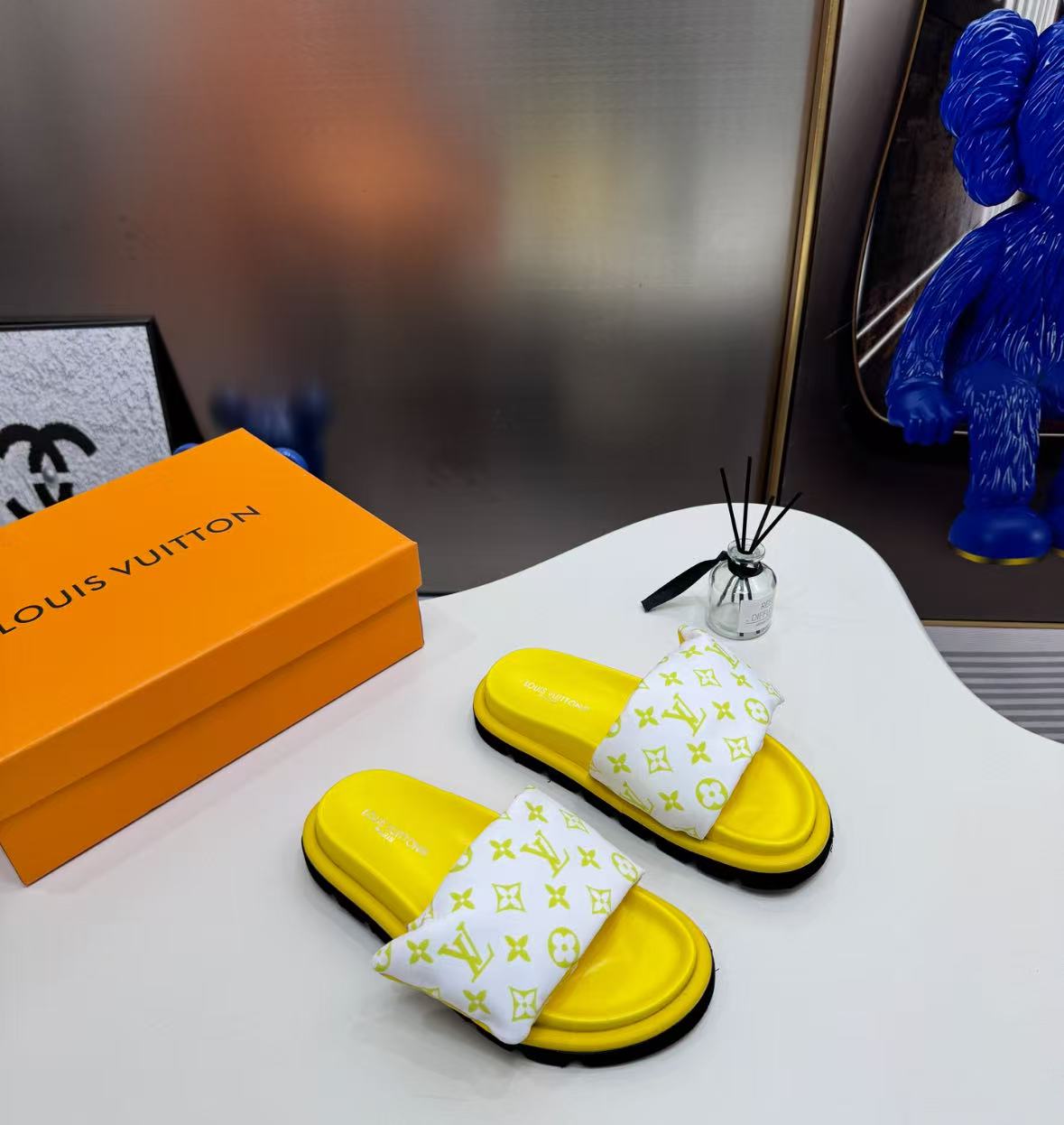 LV Louis Vuitton Velcro Slippers Couples -2