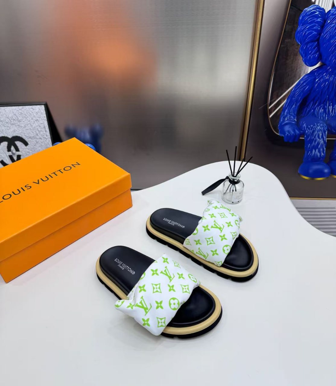 LV Louis Vuitton Velcro Slippers Couples -3