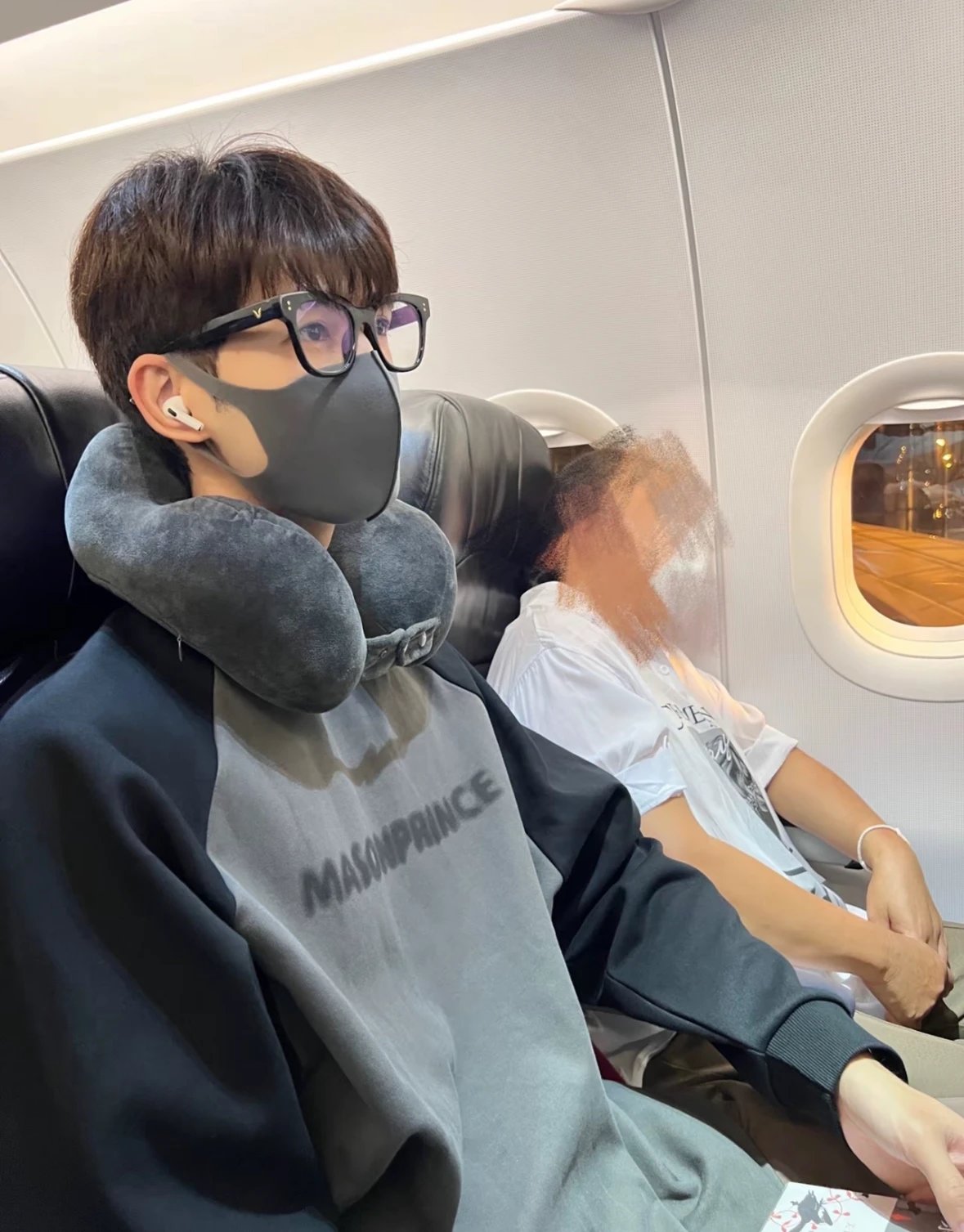 AirPods( 4 + styles)