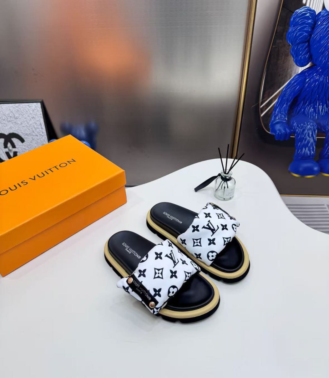 LV Louis Vuitton Velcro Slippers Couples -2