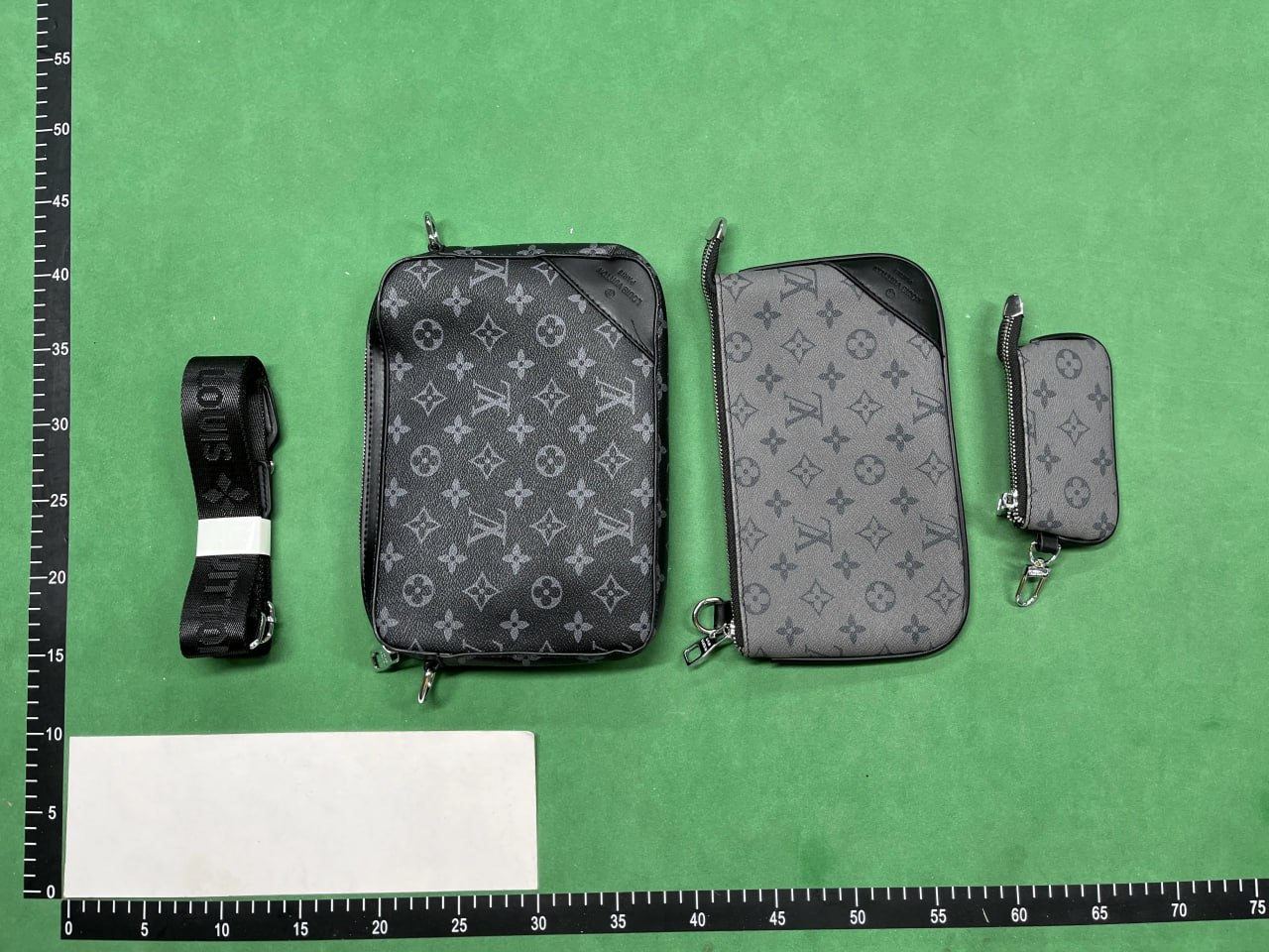 LOUIS VUITTON TRIO MESSENGER  -4