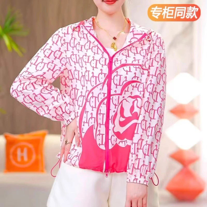 Burberry   Moncler  prada  dio