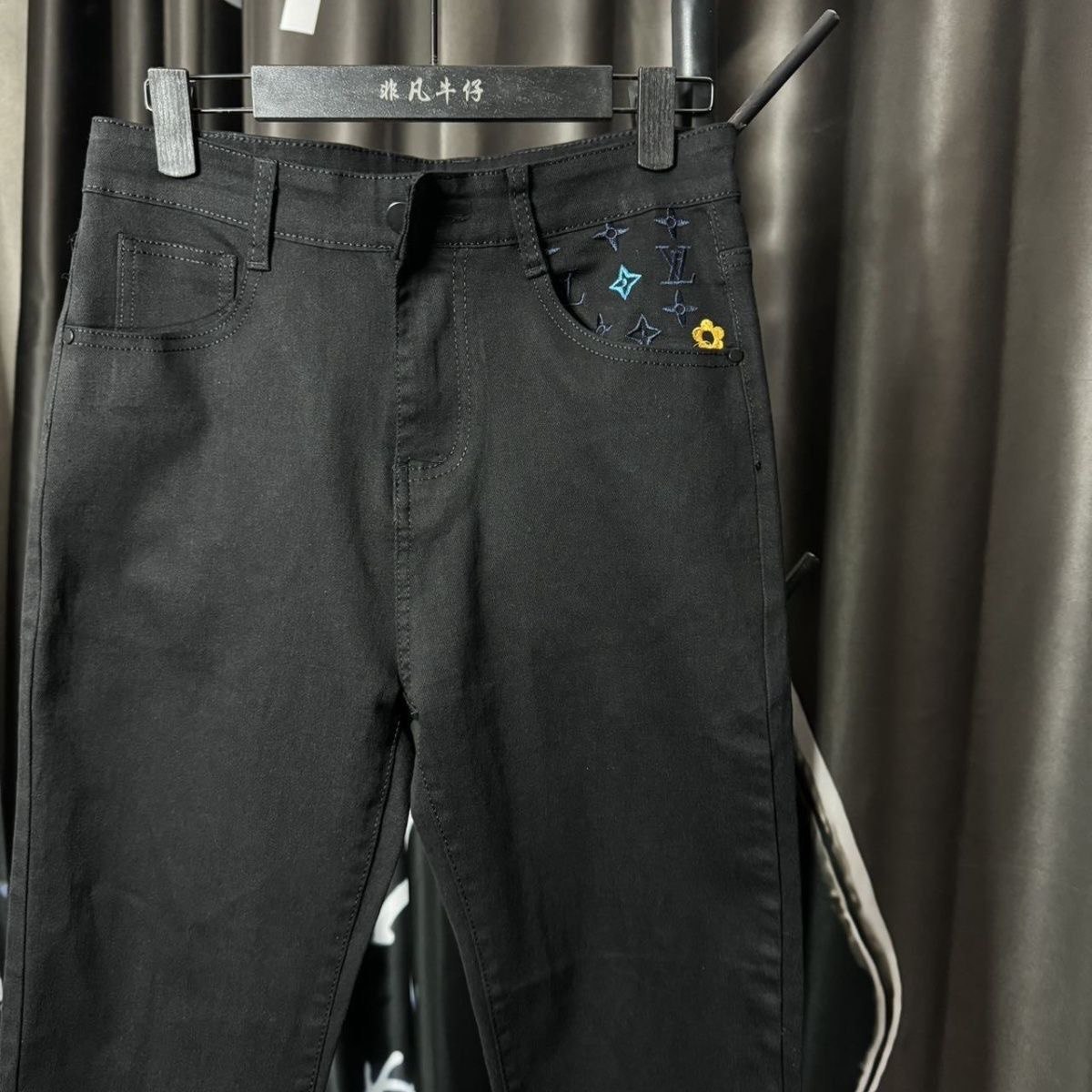 LV Golden Classic Jeans -3