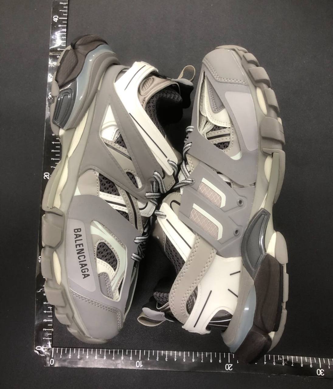  Balenciaga Track  -2