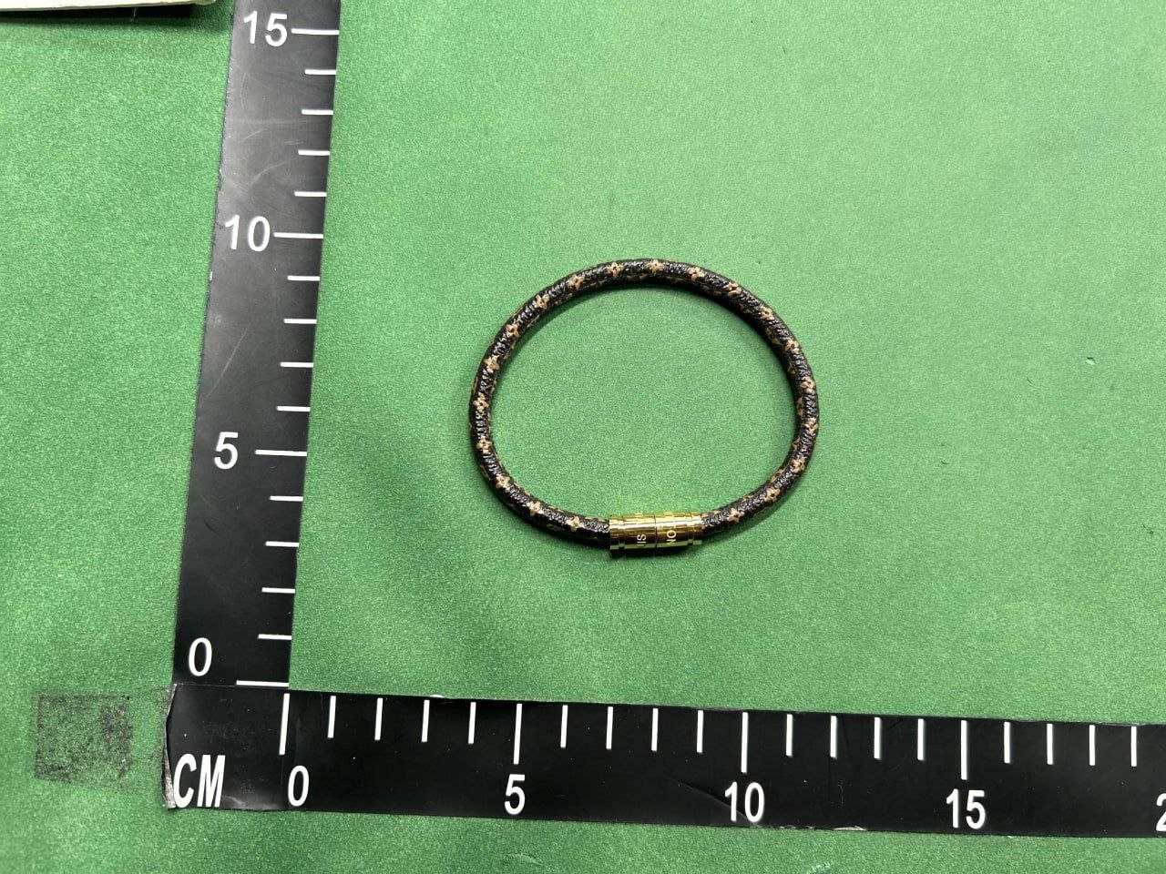 LV magnetic snap bracelet & Chrome hearts rings -2