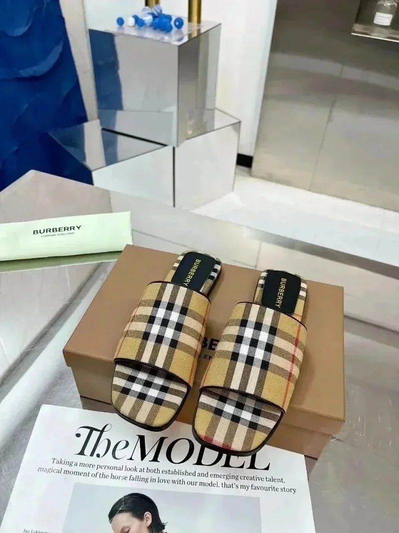 Burberry slippers -4