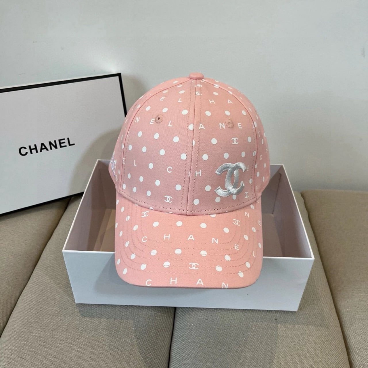 CHANNEL HAT  