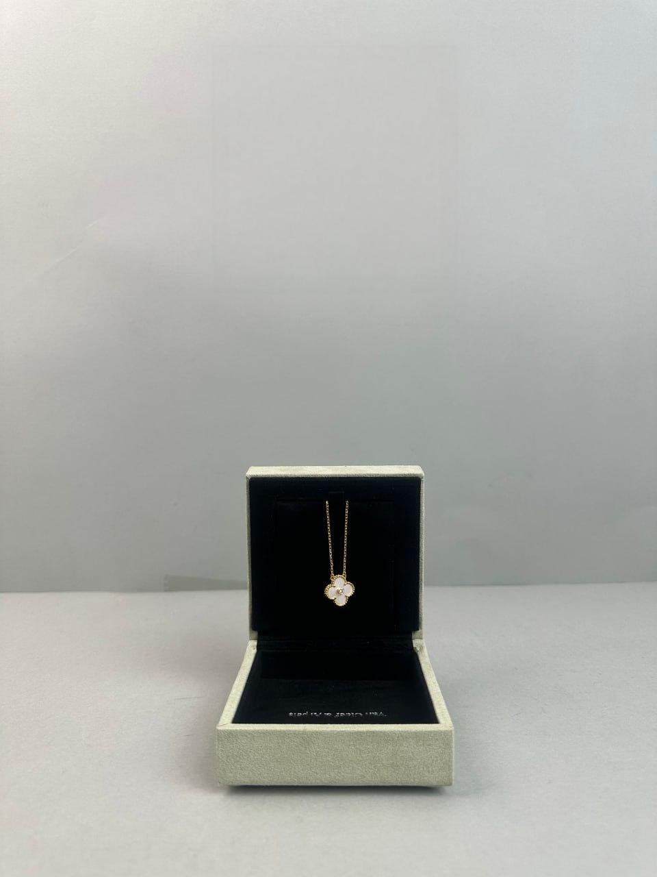 Van Cleef & Arpels Necklaces -4