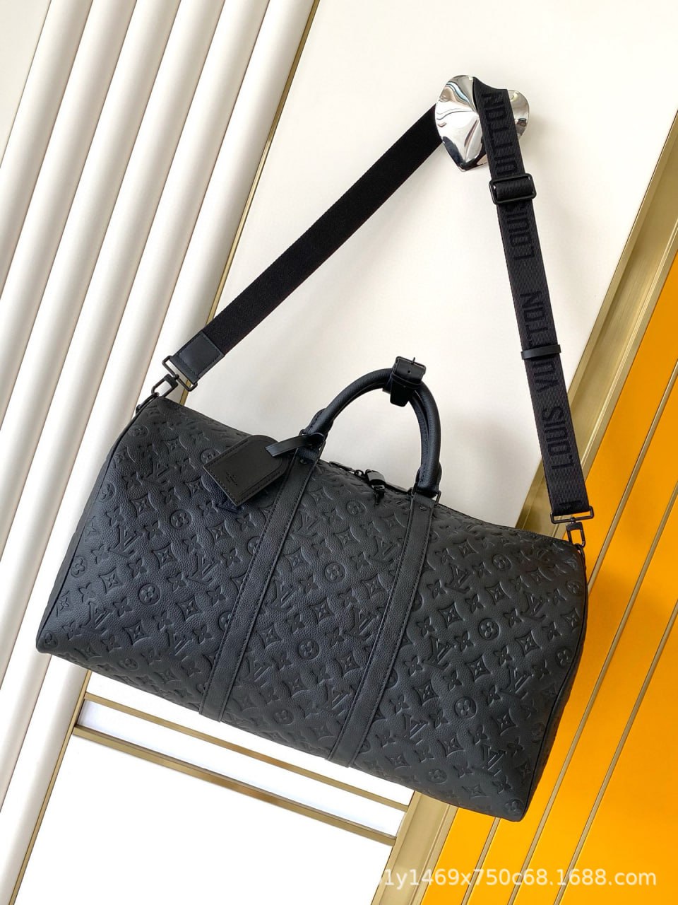lv  Travel Bag -3