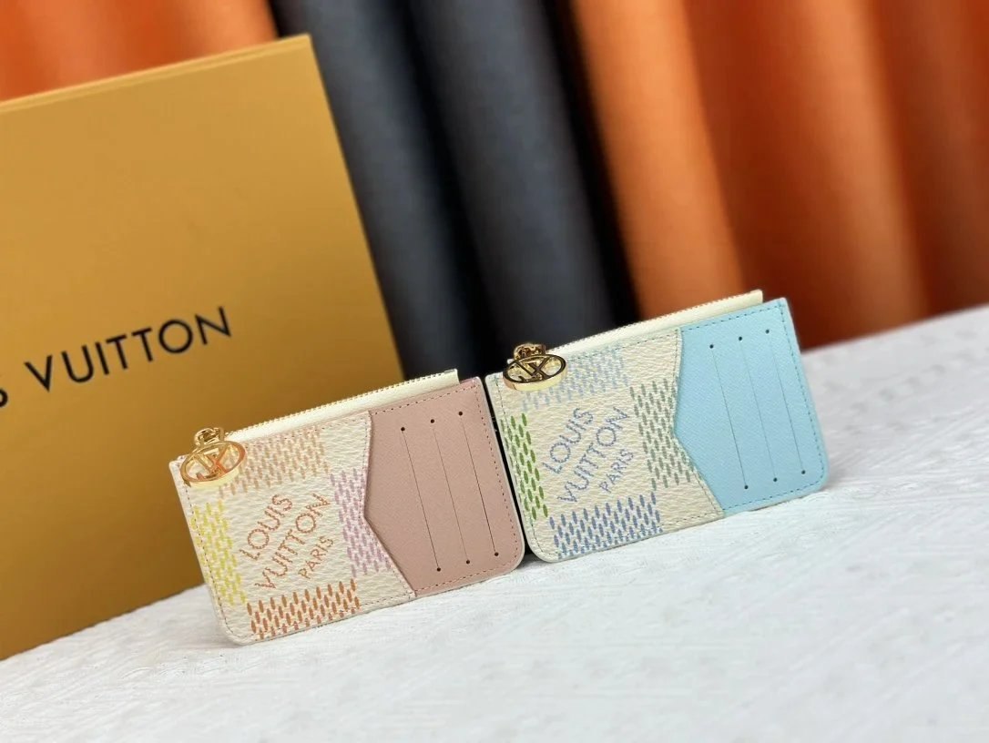 OLouis Vuitton wallet