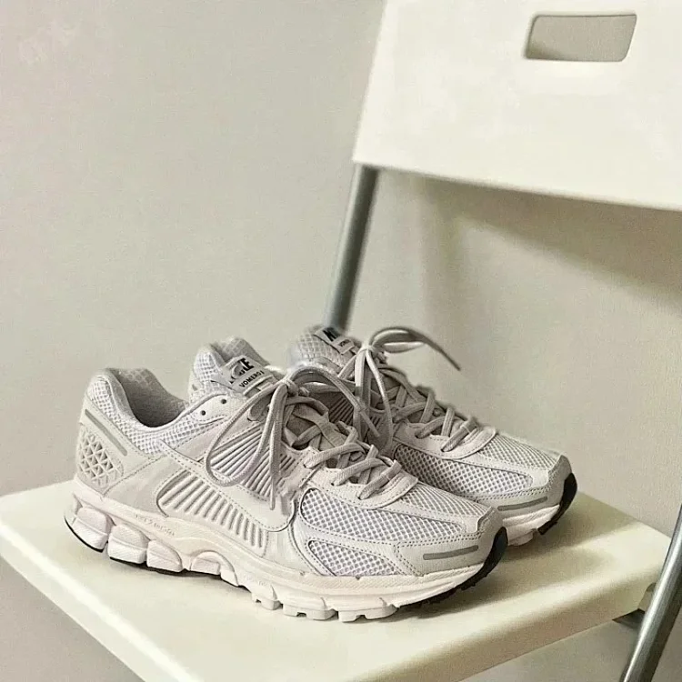 Nike Air Zoom Vomero 5