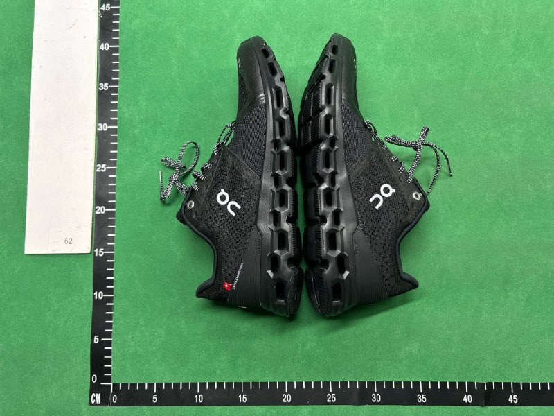 On clouds shoes  (40 CP) -3