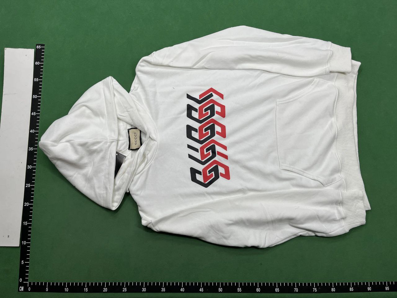 GUCCI & NIKE                                  -4