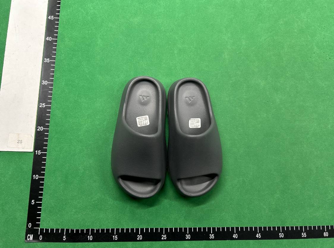 MANY YEEZY SLIDES -5