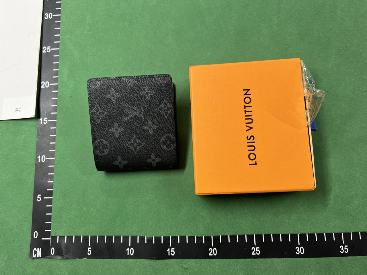 lv wallet  -3