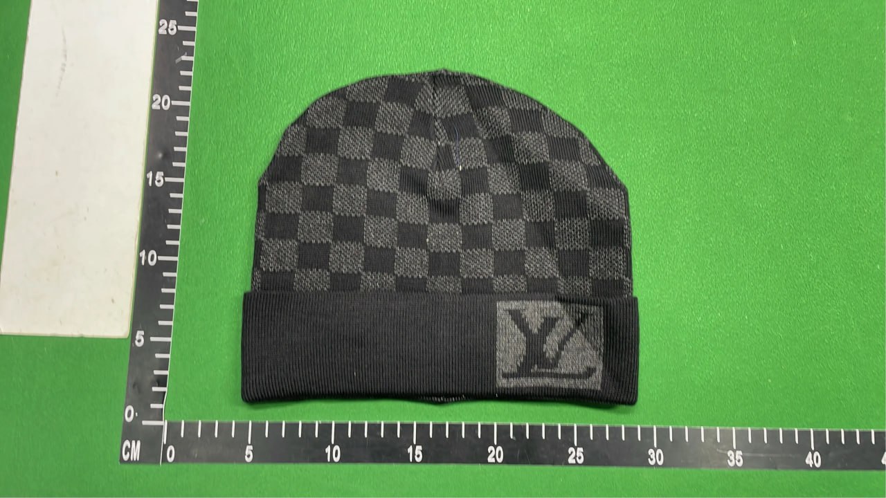 Louis Vuitton Beanie & Scarf   (20+)                                              -3