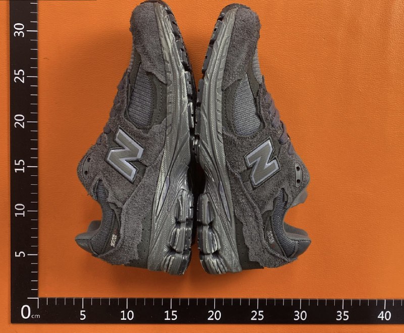 New Balance 2002                           -5