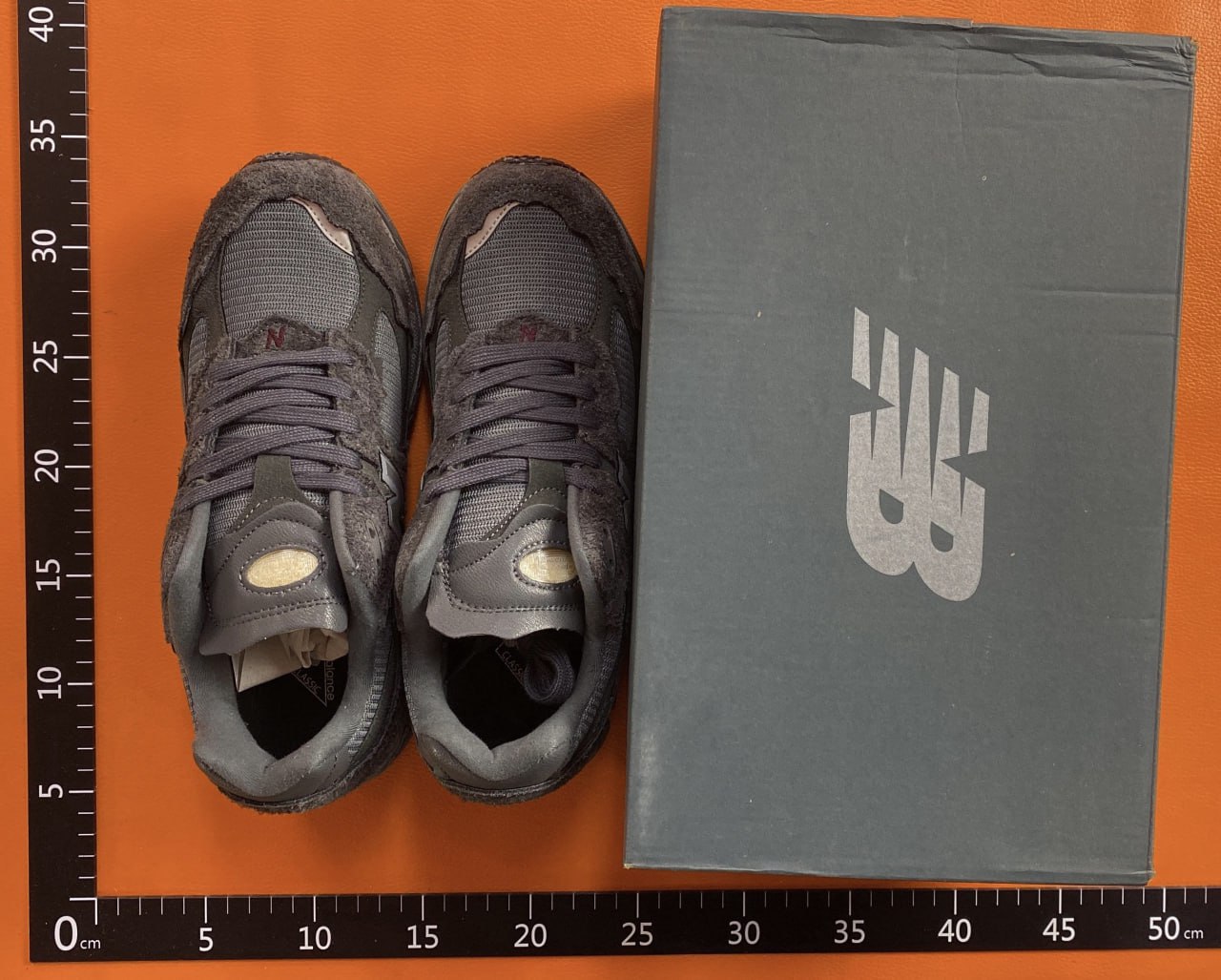 New Balance 2002                           -4