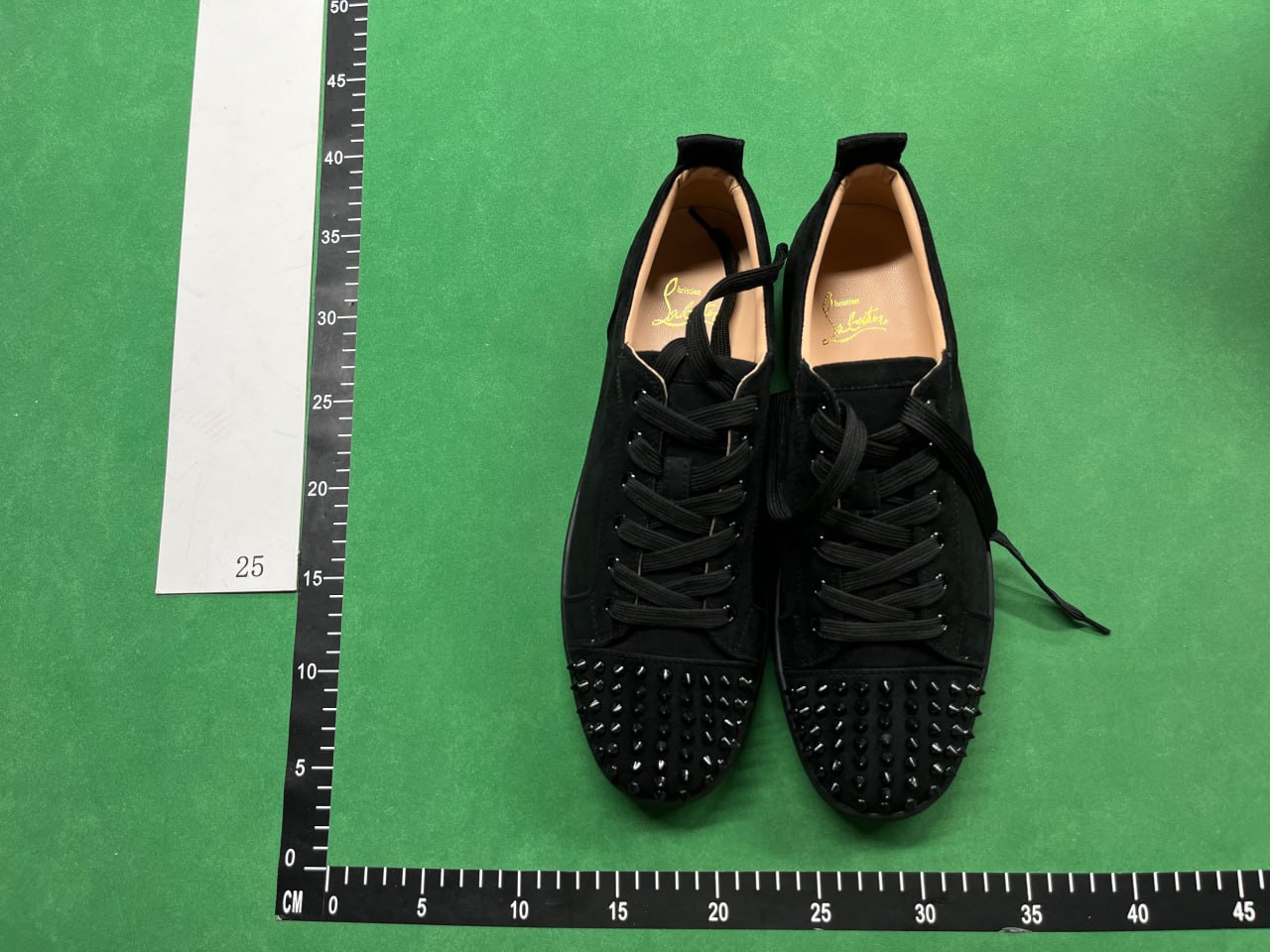 Christian Louboutin       -3