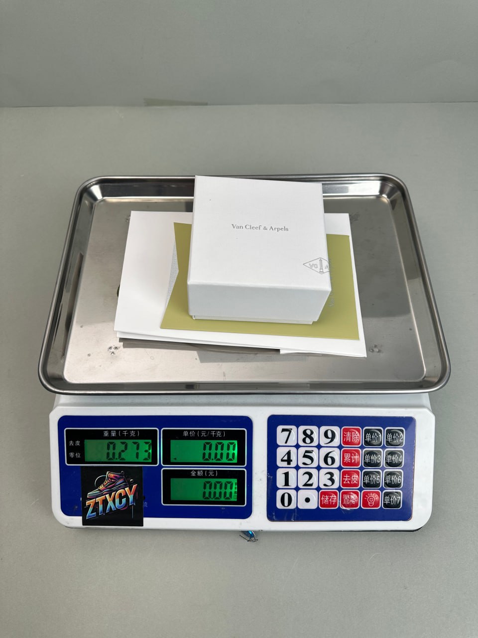 Van Cleef & Arpels earrings -2