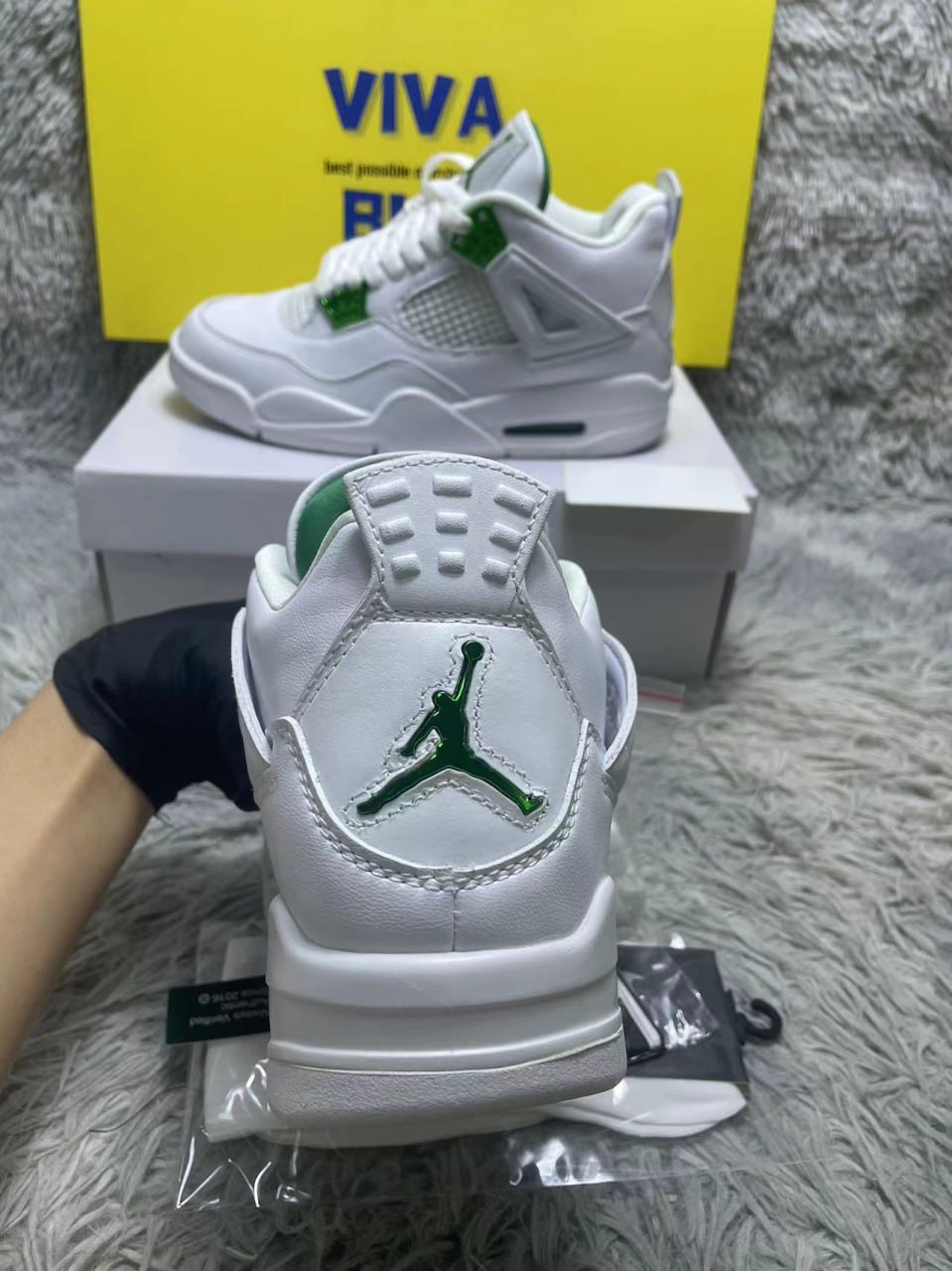AJ 4  -2