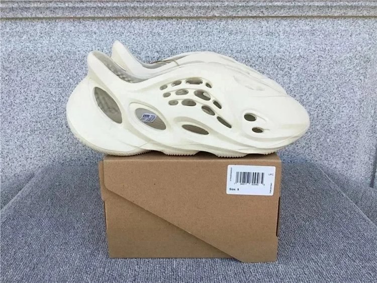 Adidas hole shoes -2