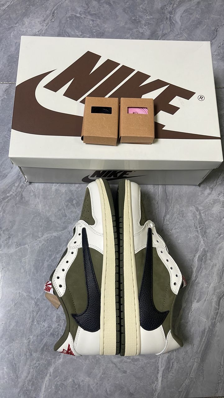 Air Jordan 1 Travis Scott Low sneakers  -4