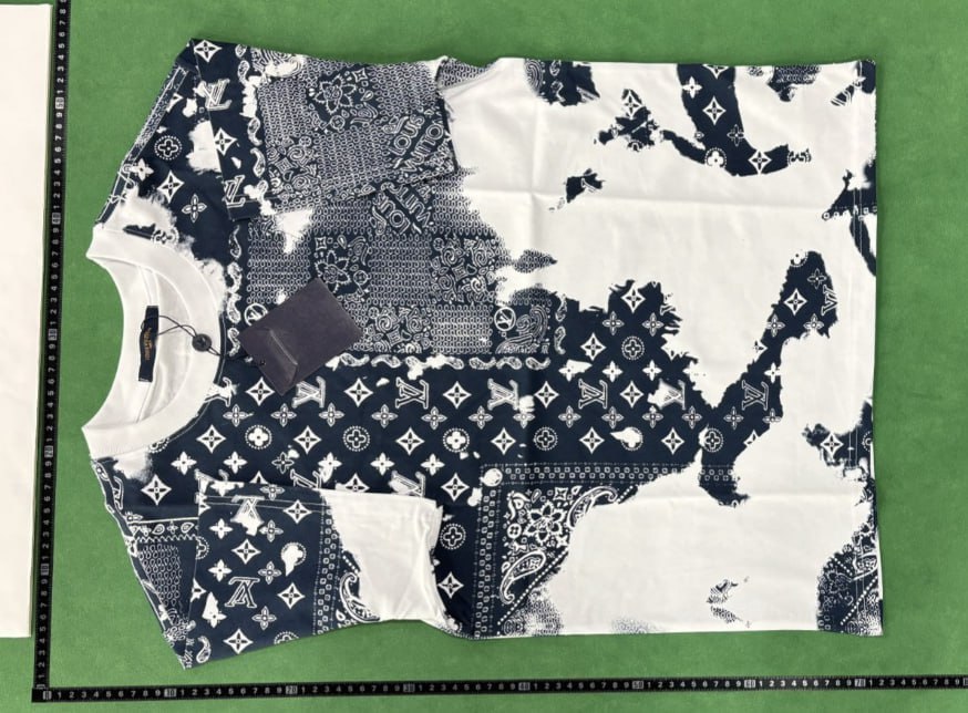 Louis Vuitton T-shirt  (40 CP) -2